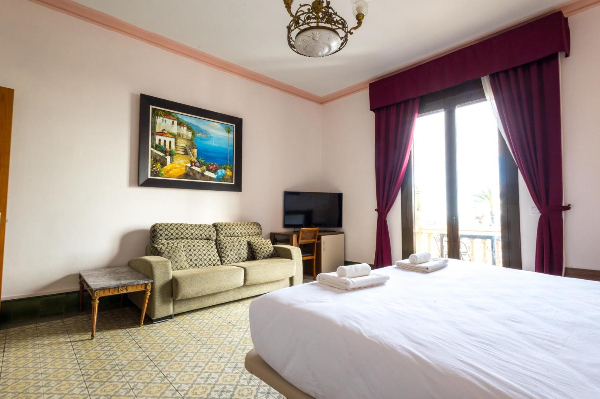 Hotel Llar De Capitans Masnou Exteriör bild